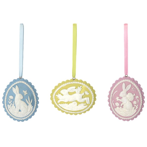 Deko Anhänger Satz 3 Stück mit Hasen farbig aus Kunststein im Wedgwood Stil