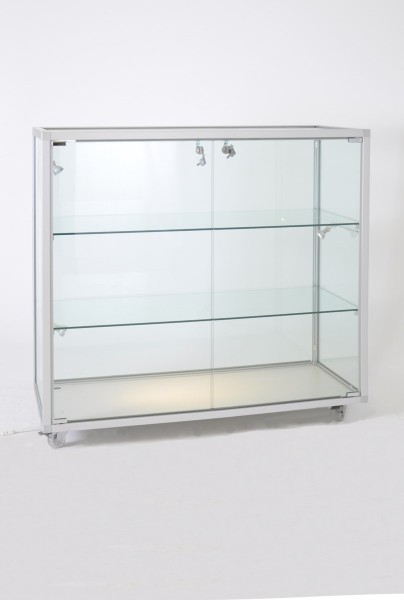 kleine Thekenvitrine mit Beleuchtung abschließbar mit Glasrückwand / auf Rollen