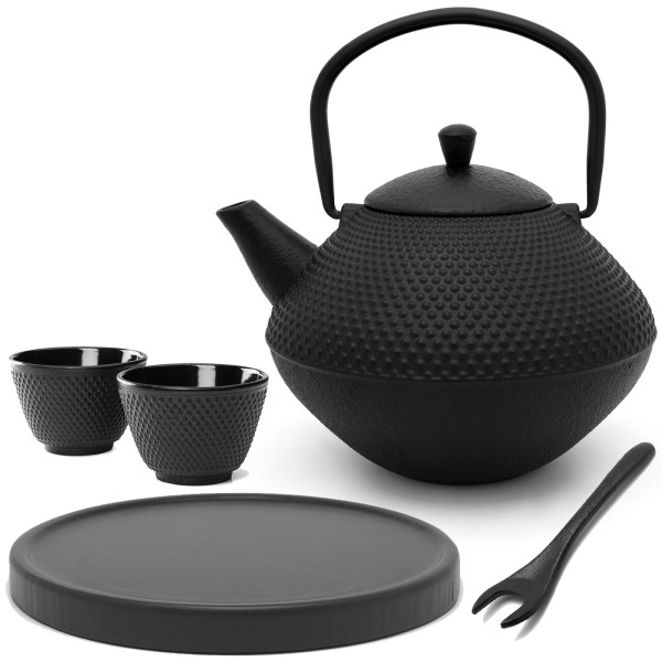 Bredemeijer Tee Set aus Gusseisen 1.0 Liter mit schwarzem Holz-Untersetzer & Deckelheber & Teetassen 2 Stück