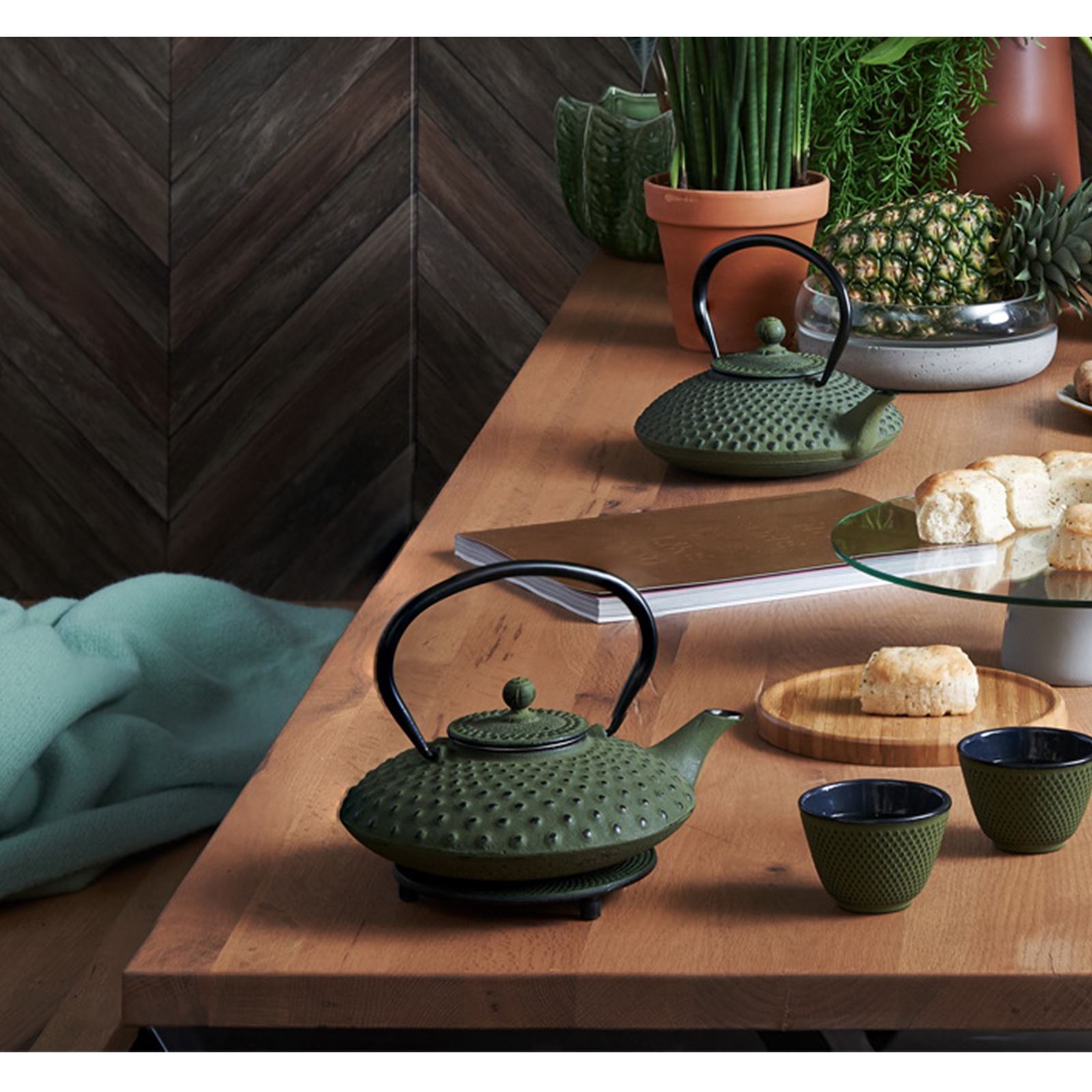 grüne flache gusseiserne Asia Teekanne Set mit Untersetzer | MM-ComSale
