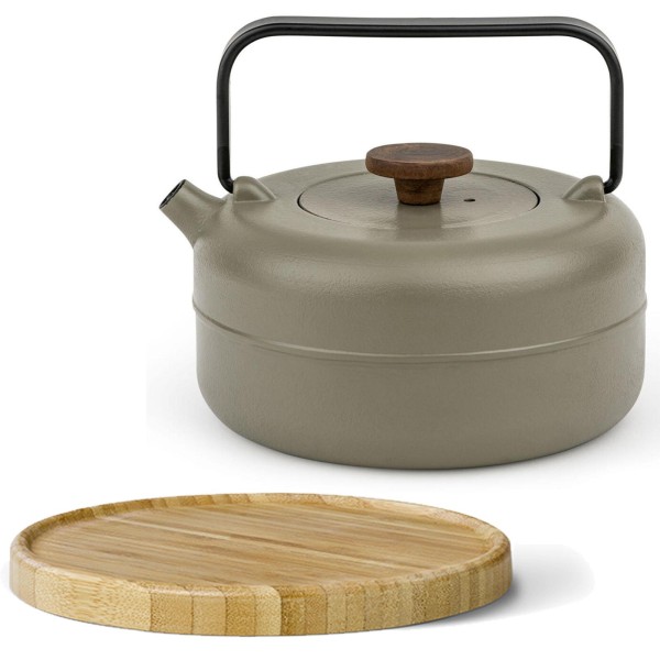 Bredemeijer Gusskanne 0,75 Liter Khaki-Grün Teekanne mit Holzknauf, Filter & braunem Holzuntersetzer