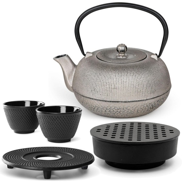 Bredemeijer Guss Teekanne 1,0 Liter champagne mit Stövchen, Untersetzer, Teefilter-Sieb & Becher 2
