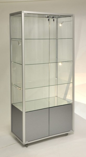 beleuchtete stehende Glasvitrine mit Staufach abschließbar 78 cm ohne Spiegelrückwand / auf Rollen