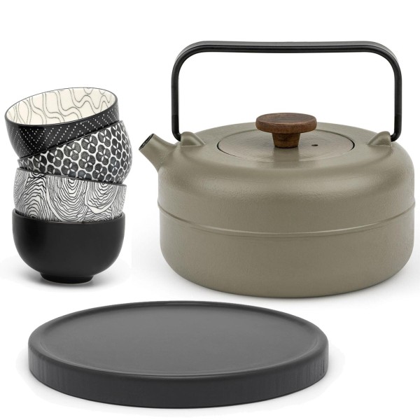 Bredemeijer Gusskanne 0,75 Liter Khaki-Grün Teekanne mit 4 Becher, Filter & schwarzen Holzuntersetzer