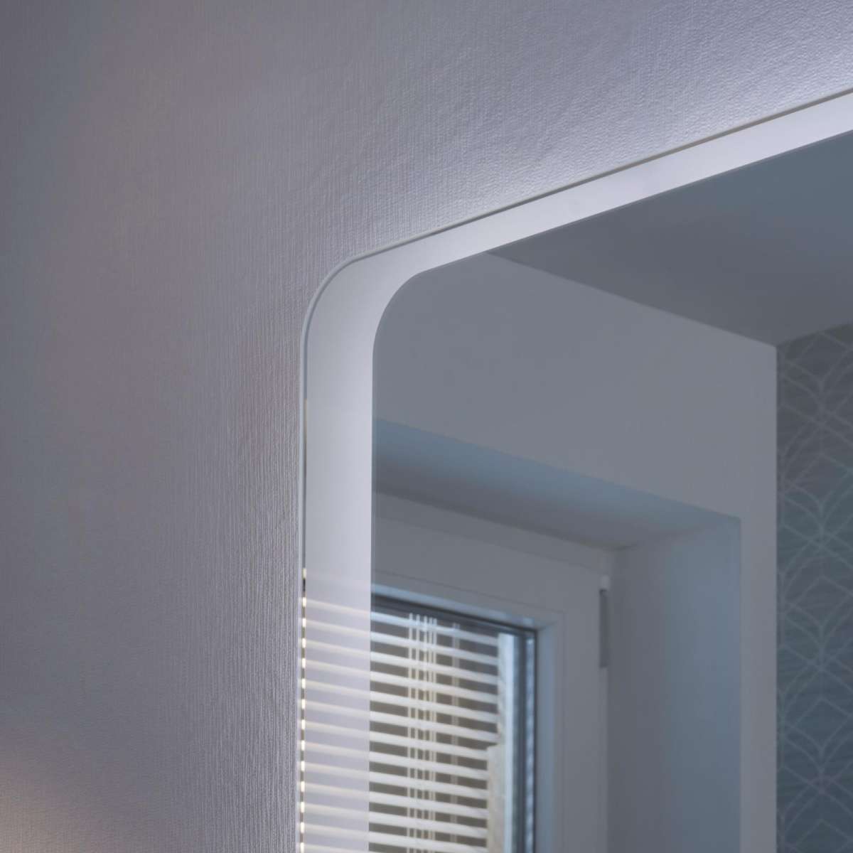 Fackelmann breiter eckiger LED Badspiegel 80 x 80 cm | MM-ComSale