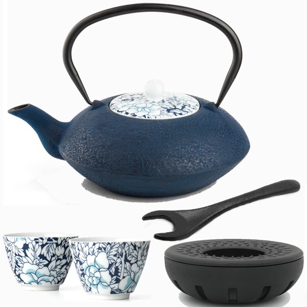 gusseiserne asiatische Teekanne 1.2 L mit Stövchen 2 Porzellan-Teebecher & Deckelheber blau